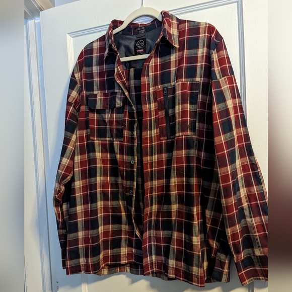 Wrangler Men's Regular Fit ATG Plaid Long Sleeve Button Down Shirt - Picture 4 of 7